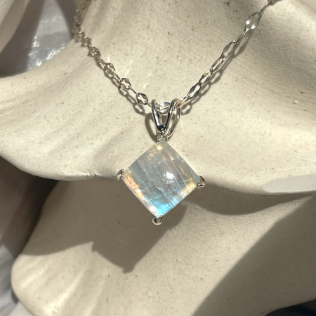 მთვარის ქვის კულონი