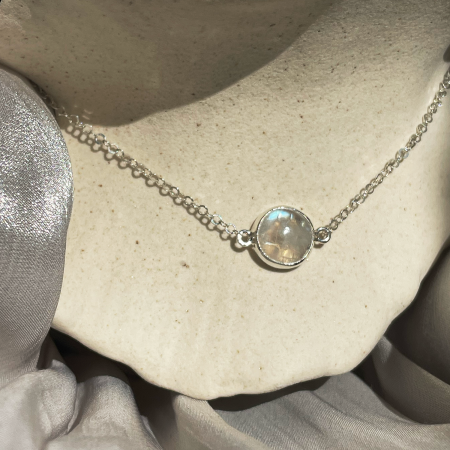 მთვარის ქვის ყელსაბამი